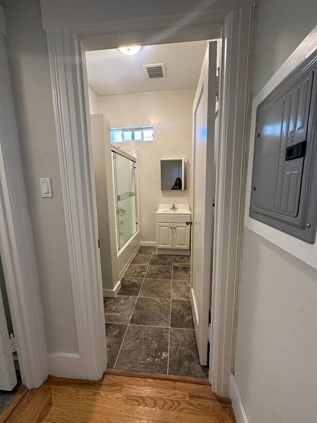 Building Photo - 2108 Hayes St