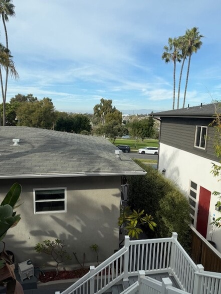 Building Photo - 1534 Manhattan Beach Blvd