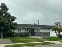 Building Photo - 290 Cathy Dr