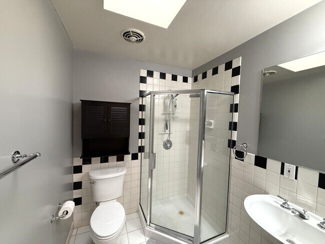 Building Photo - 534 Northern Ave