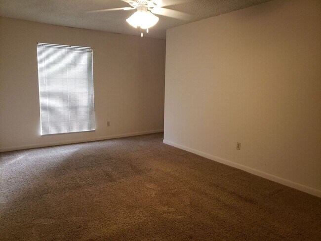 Building Photo - Spacious 1 Bedroom, 1.5 Bath Townhouse – Minutes from Nashville