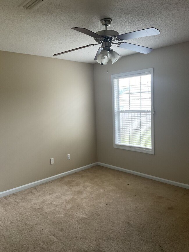 Building Photo - Windsor Garden Subdivision -