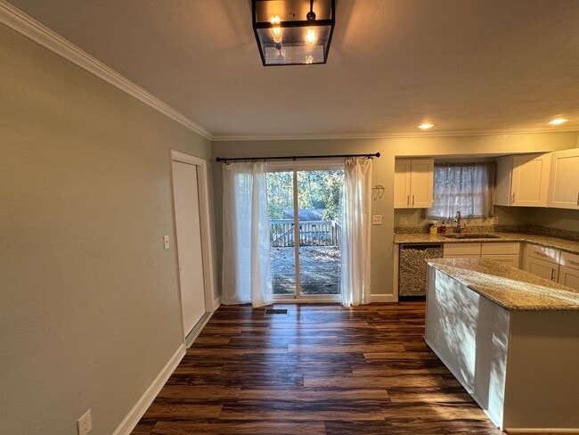 Building Photo - 1100 Victory Garden Dr