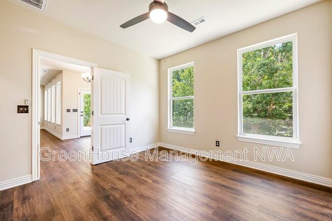 Building Photo - 6 Lyneham Ln