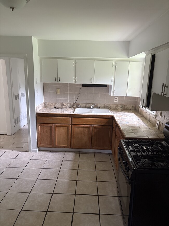 Building Photo - 3430 Flintstone Ct