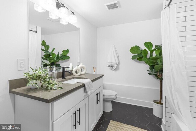 Building Photo - 7037 Ridge Ave