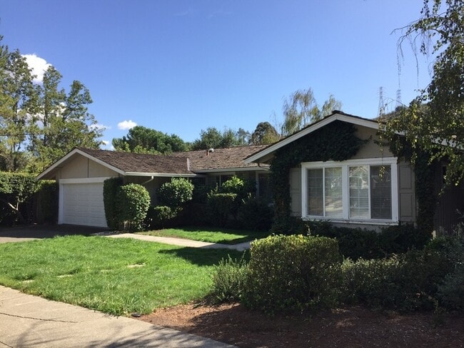 Building Photo - 3863 Campolindo Dr