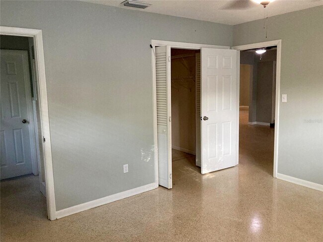 Building Photo - 1001 Brookside Dr