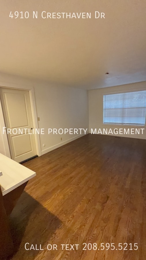 Building Photo - 4910 Cresthaven Dr