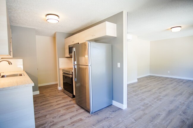 Building Photo - Spring Special: Spacious 2 Bedroom with St...