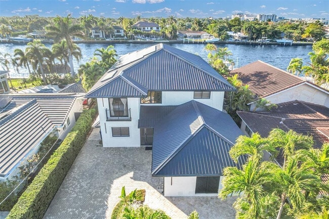 Building Photo - 319 S Riverside Dr