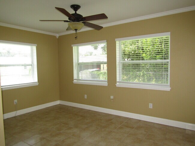 Building Photo - 2624 Valencia Rd