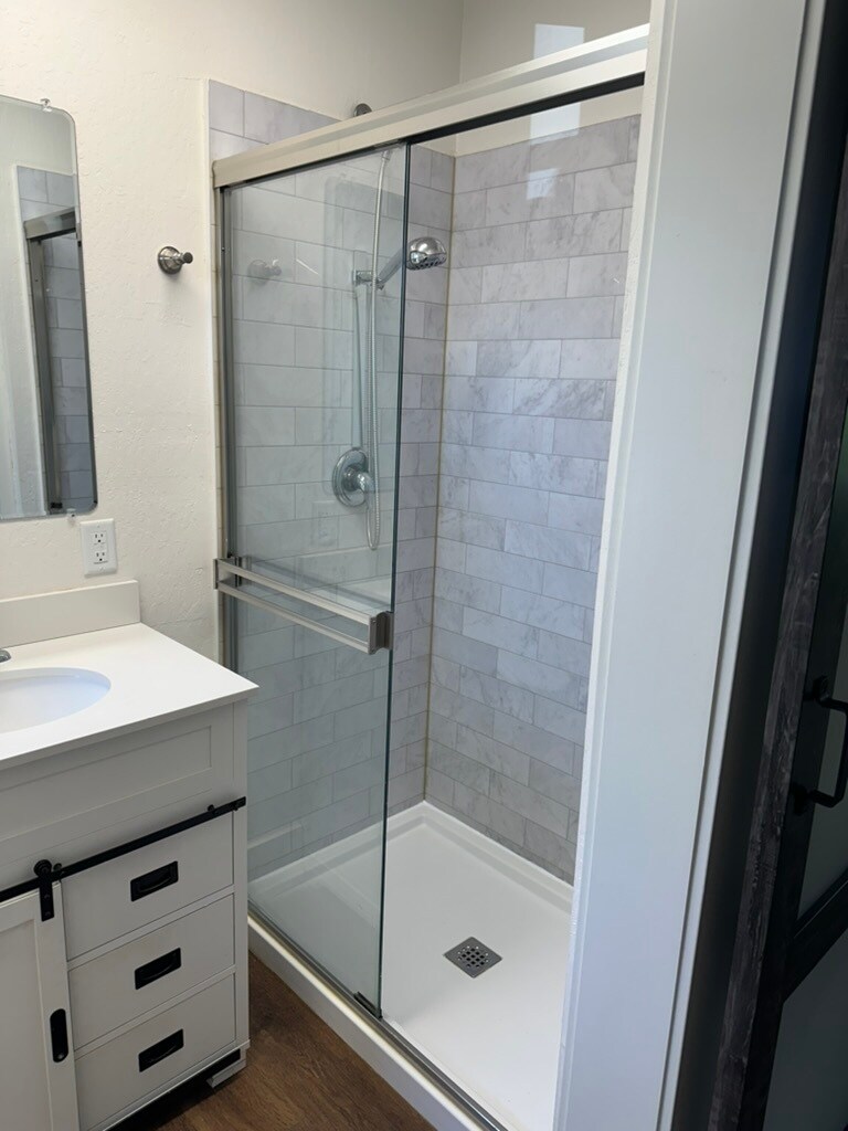 Building Photo - 609 W 11th St