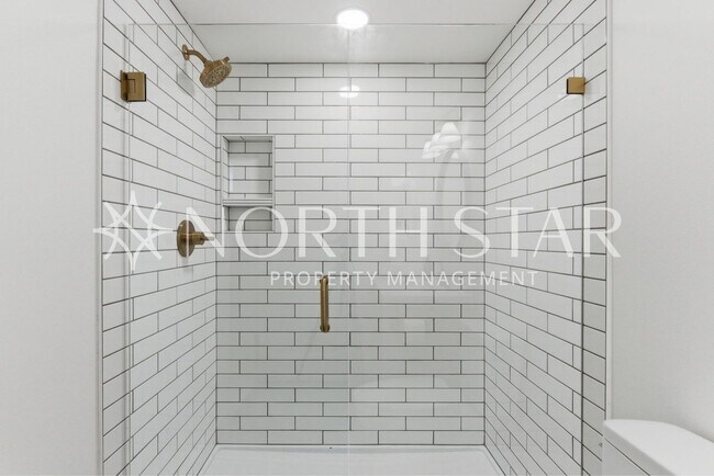 Building Photo - 592 9th St