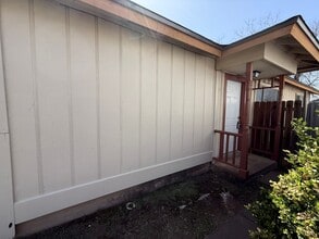 Building Photo - Spahr Properties1 (2120/2122 Andover Dr)