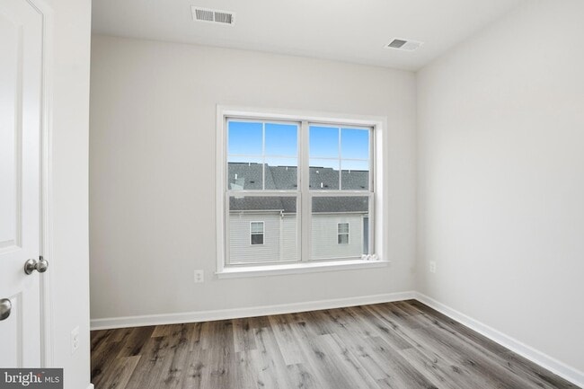 Building Photo - 14325 Potomac Heights Ln