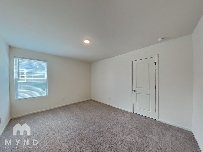 Building Photo - 1140 Centerview Dr
