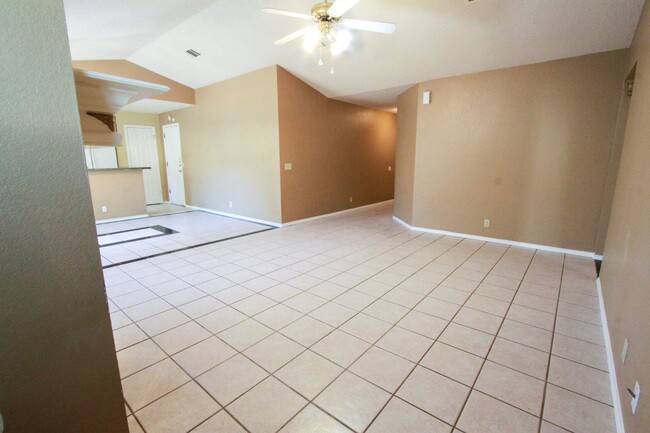 Building Photo - 3 Bedroom, 2 Bath Home in Pflugerville