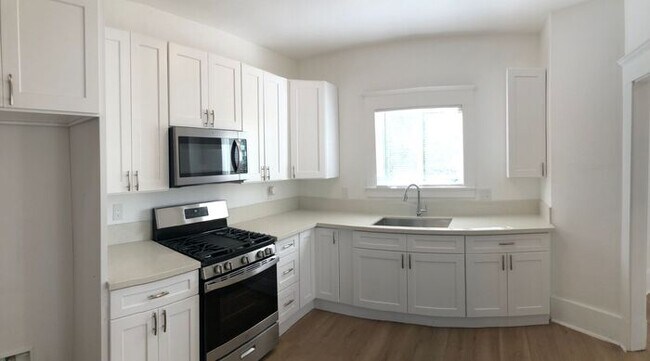 Building Photo - Two Story Home - 7 Bedrooms and 4 Bathroom...
