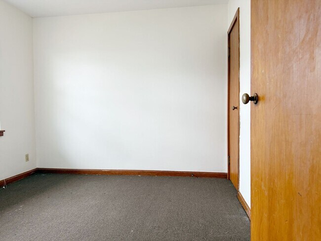 Building Photo - One Bedroom for RENT!!