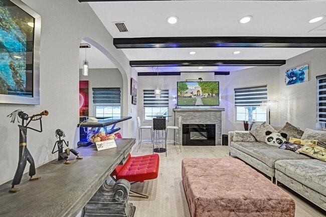 Building Photo - 2000 Jackson St