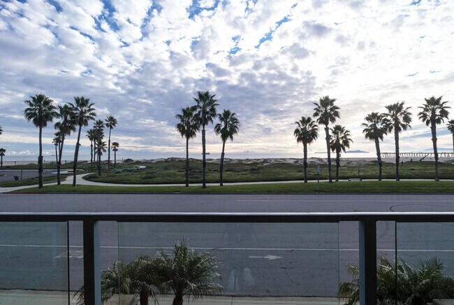 Building Photo - Port Hueneme | Surfside ll | 1 Bed + 1 Bath | Ocean Views | Gated Community | Unfurnished
