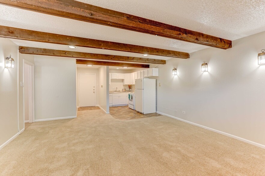 Studio - Monaco Parkway Apartments