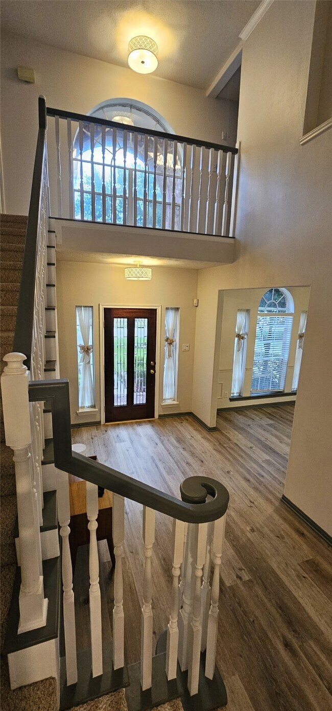 Building Photo - 18411 Autumn Park Dr