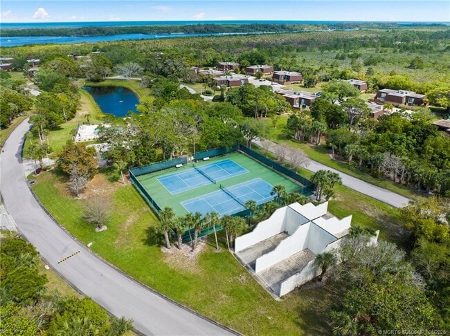 Building Photo - 5616 SE Riverboat Dr