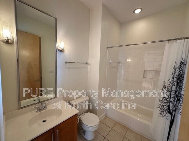 Building Photo - 2116 McClintock Rd