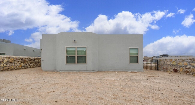 Building Photo - 840 Paseo Dulce Ave