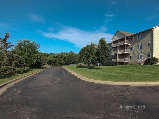 Building Photo - Diamond Valley Apartments