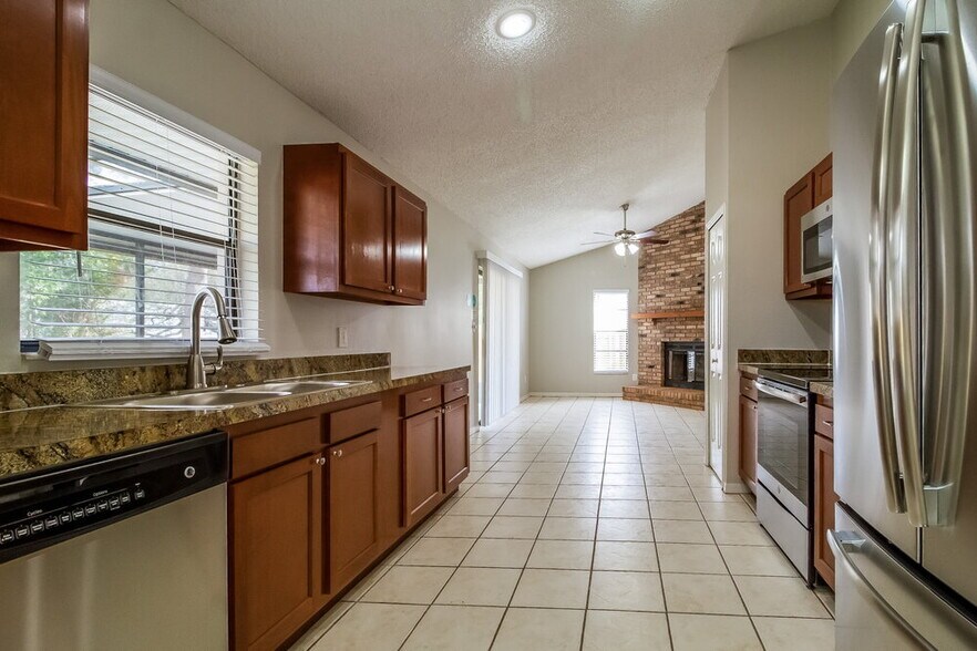 Building Photo - 9619 Bandelier Dr