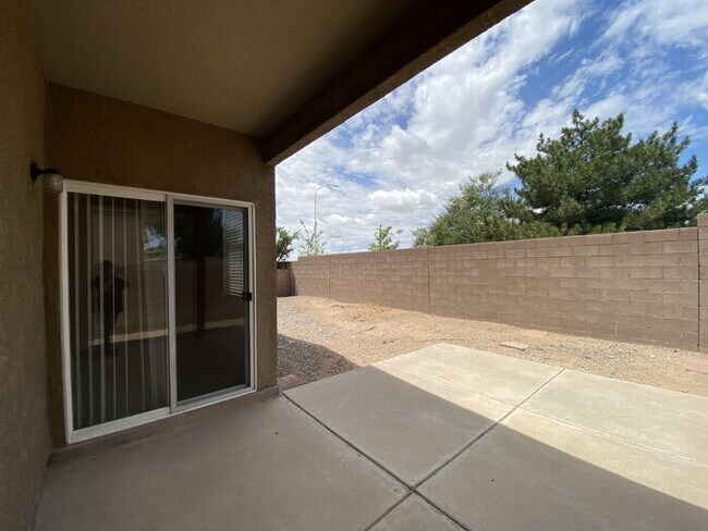 Building Photo - Spacious 3BR w/Office in the Cabezon Subdi...