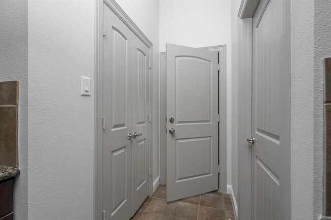 Building Photo - 203 Maple Ln