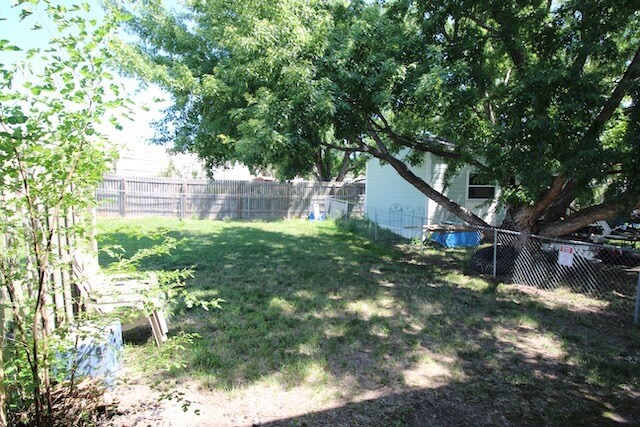 Building Photo - 924 W Belmont-