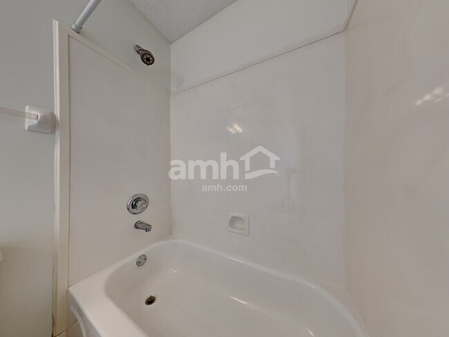 Building Photo - 1374 Siskin Dr