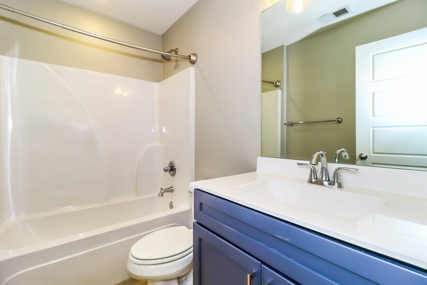 Building Photo - 3835 Dawnwood Cir W