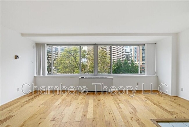 Building Photo - 1210 N Taft St