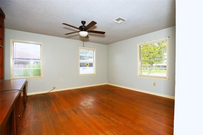 Building Photo - 609 Magnolia St
