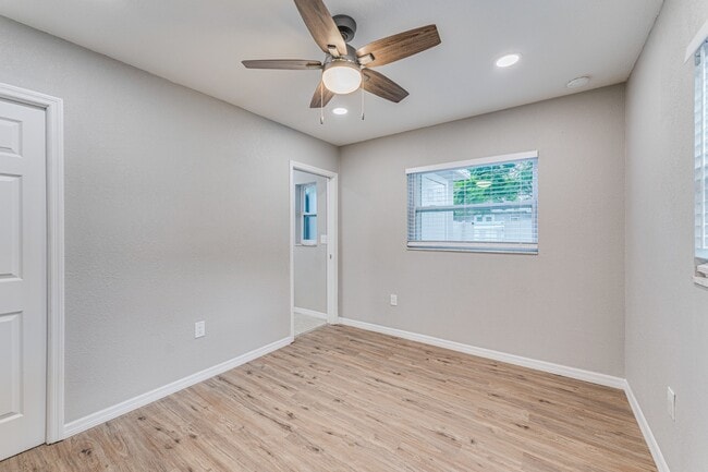 Building Photo - 2613 W Cypress St