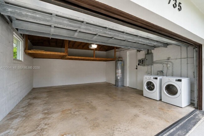 Building Photo - 735 Benevento Ave