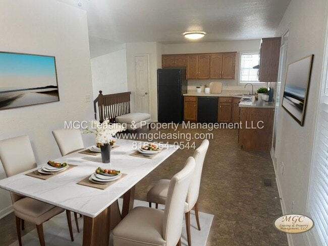 Building Photo - Creekwood Park Townhomes - At Last, This I...