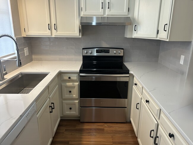 Building Photo - 19738 Applewood Ct