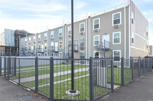 Building Photo - 420 Schroeders Ave