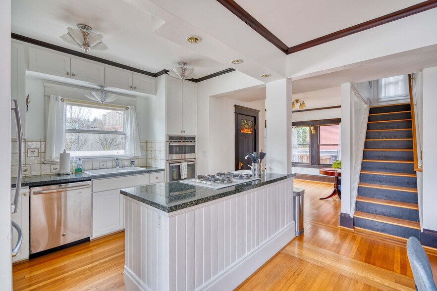 Building Photo - 2104 NW Everett St