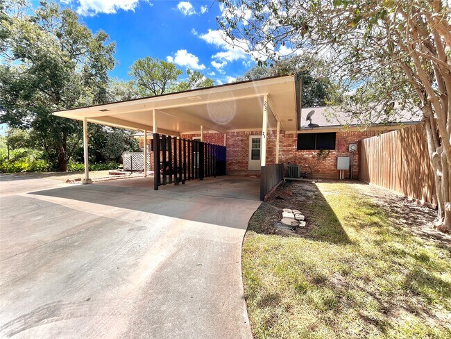Building Photo - 2100 Austin St