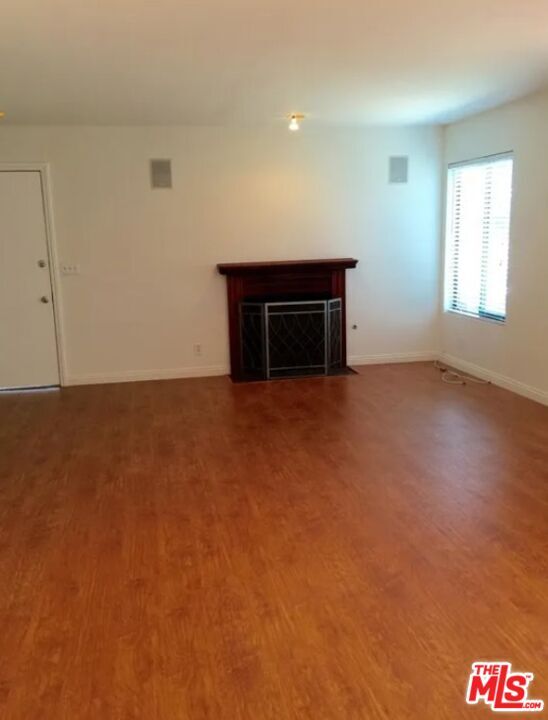 Building Photo - 10574 Sunland Blvd