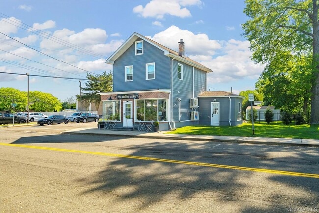 Building Photo - 78 Maple Ave