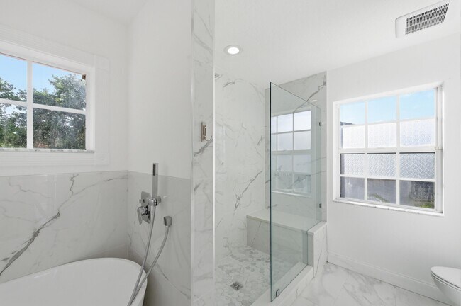 Building Photo - 207 Banyanwood Point